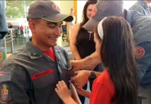 Bombeiros homenageiam 17 profissionais e servidora falecida