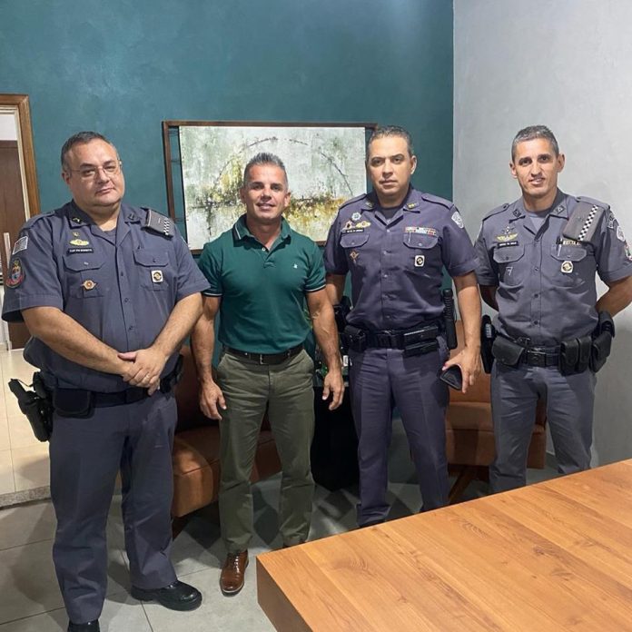 Prefeito Renato Azeda recebe novo comandante da PM e pede ‘mais rondas’