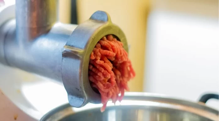Comercialização de carne moída fracionada é regulamentada no Estado