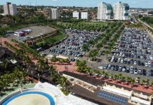 Drone mostra o primeiro dia do feriado prolongado da Páscoa em Olímpia
