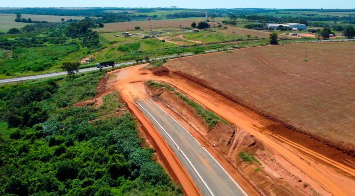 Obras adiantadas e aguardando trevo em desnível na Avenida Benatti