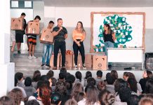 Renato e Andrea entregam Ovos de Páscoa para todos alunos de Guaraci