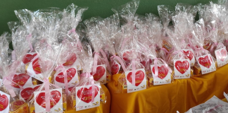 Mães que participam de programas sociais recebem homenagens em Maio