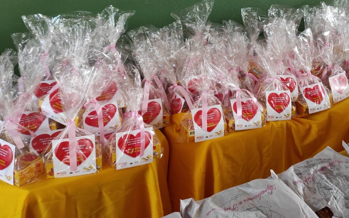 Mães que participam de programas sociais recebem homenagens em Maio