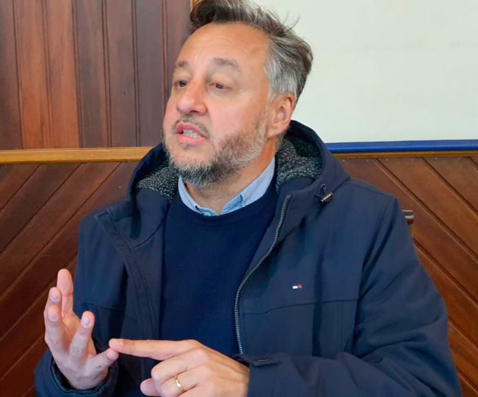 João Cury: “A Escola é chata, foi o tempo de pegar o diploma e ser empregado”