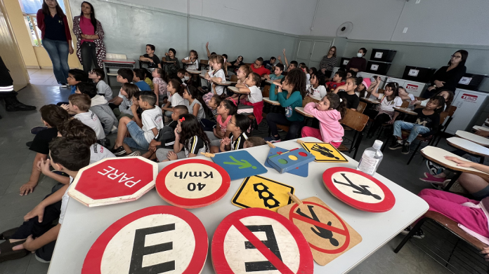 Maio Amarelo: alunos da rede municipal recebem instruções de Trânsito