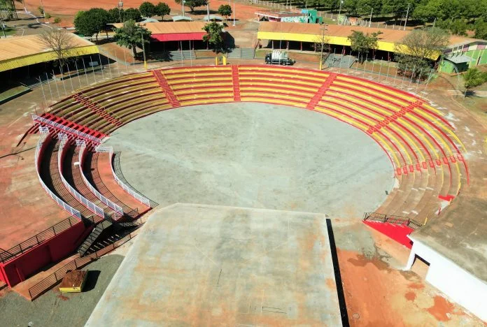 Recinto ganha novo palco e melhorias estruturais. E inicia obras do Museu do Folclore