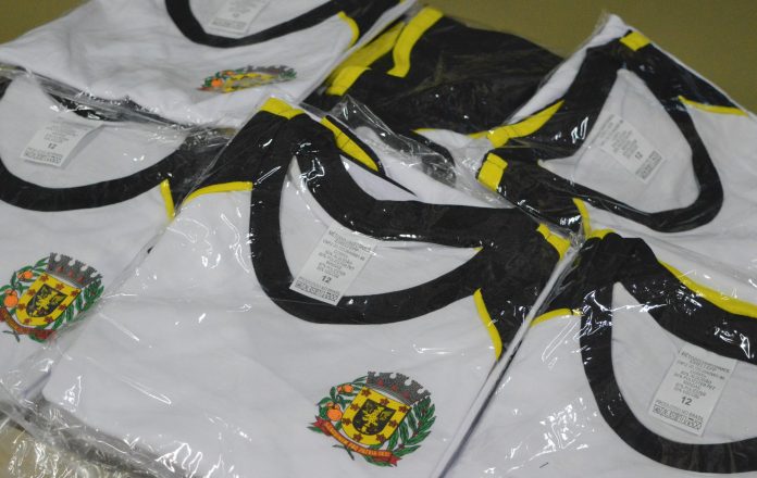 Uniforme escolar: Prefeitura revela impasses em licitações