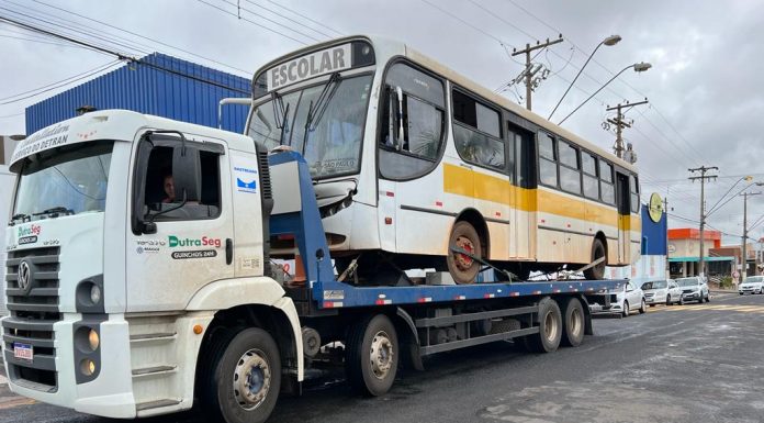 Guinchos em Olímpia com Caminhões Plataformas: DutraSeg, 20 anos