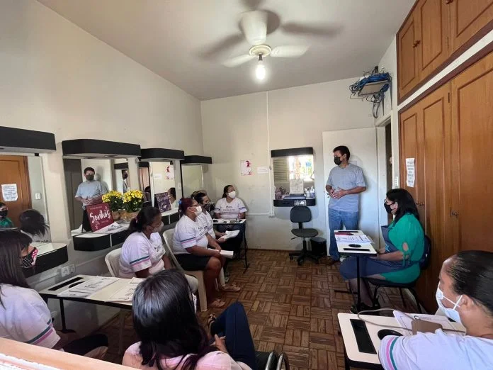 Fundo Social inicia aulas das Escolas da Beleza e da Moda em Olímpia
