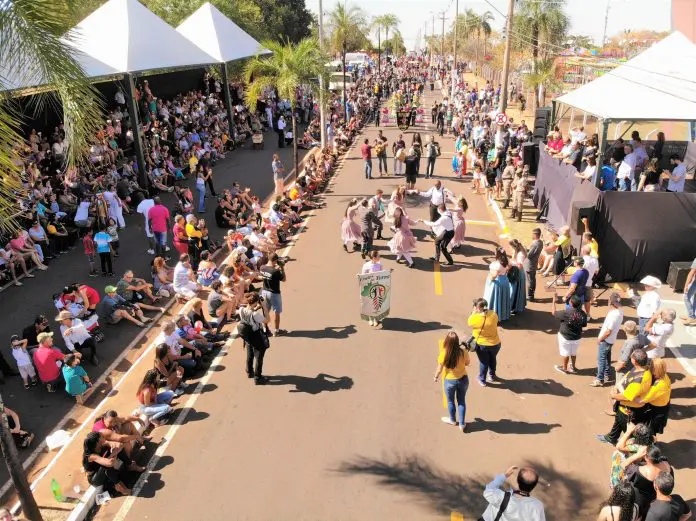 Festival de Folclore encerra com Desfile e apresentações hoje (14)