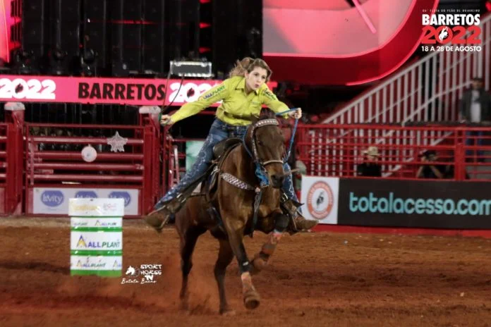 Aline Ribeiro classifica-se na final dos Três Tambores no Rodeio de Barretos