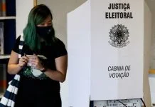 Eleitor não poderá levar celular na cabine de votação, volta atrás o TSE