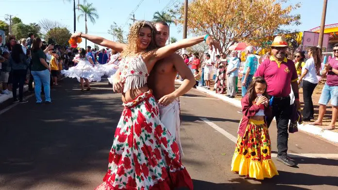 Desfile de Encerramento do 58º Fefol: integração na Avenida e na Arena