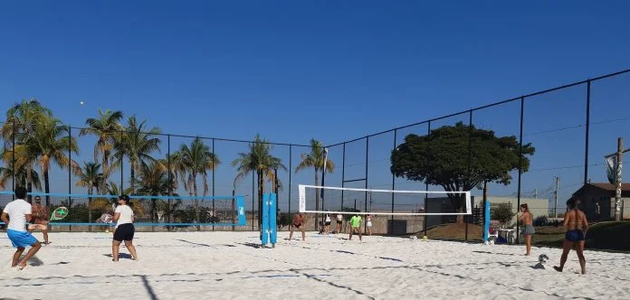 Prefeitura de Olímpia lança projeto de Beach Tennis gratuito para jovens