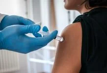Adolescentes de 13 e 14 anos também podem se vacinar com a Meningite