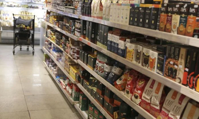 Novas regras para rótulos de alimentos valem a partir deste domingo (9)