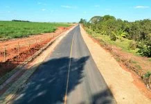 Obras de pavimentação e melhorias em estradas rurais, inclusive Álvora
