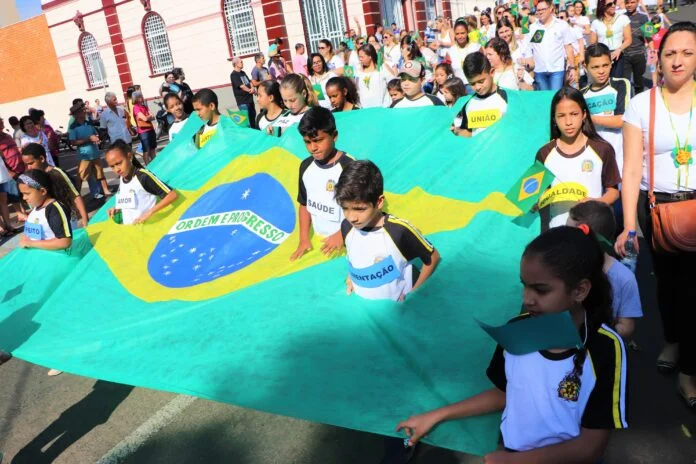 Feriado de 7 de Setembro leva escolas e fanfarras às ruas de Olímpia