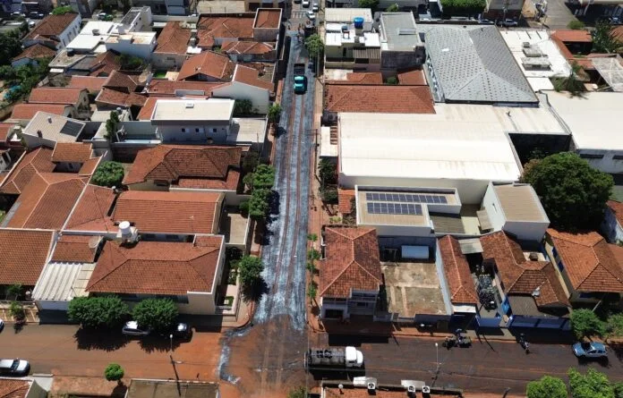 Obras continuam: Pavimentação substitui paralelepípedos em Olímpia