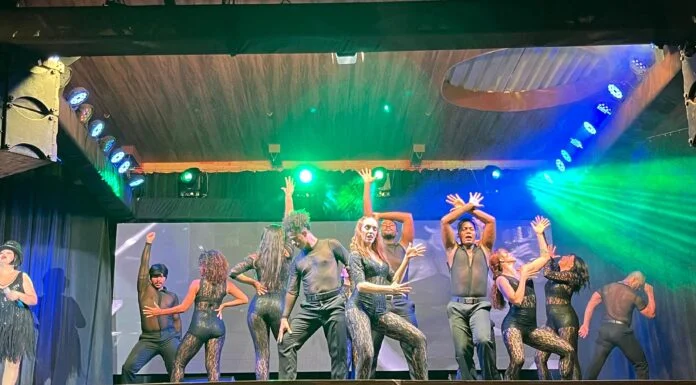 Estreia do Musical “Reviva – A Vida é um Musical” no Hot Beach