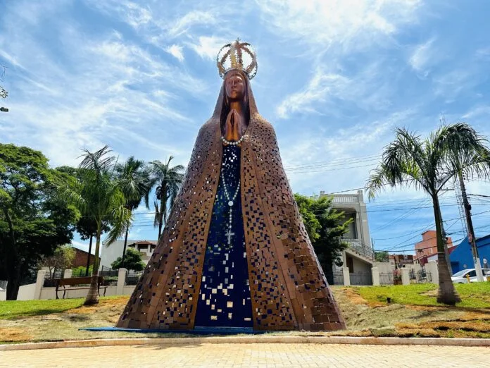Monumento a Nossa Senhora Aparecida é entregue na Praça do Santuário