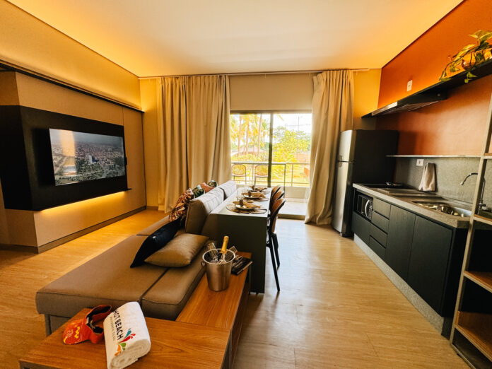 Hot Beach You apresenta apartamento modelo para visitação em Olímpia