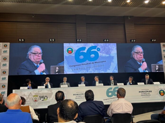 Silvio Salata expõe Direito Eleitoral no 66º Congresso Estadual de Municípios