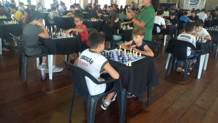 Alunos de Iniciação Esportiva se destacam na Super Liga de Xadrez