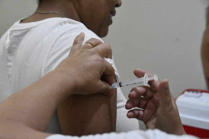 Olímpia recebe doses de vacina contra a dengue para adolescentes