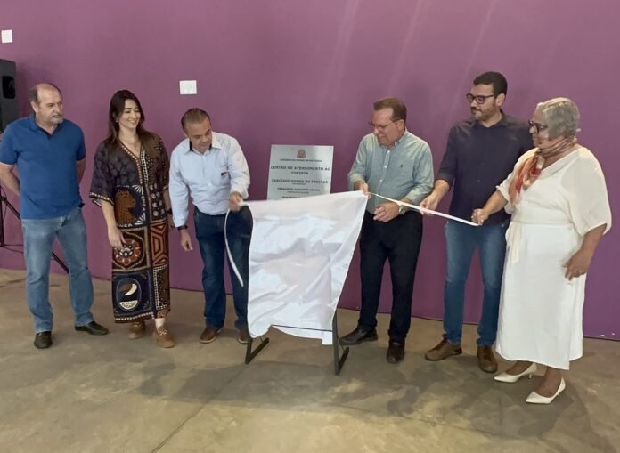 Secretário Roberto de Lucena reinaugura CAT e visita Centro Cultural