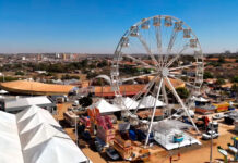 Vista aérea do parque e imediações do Festival de Folclore