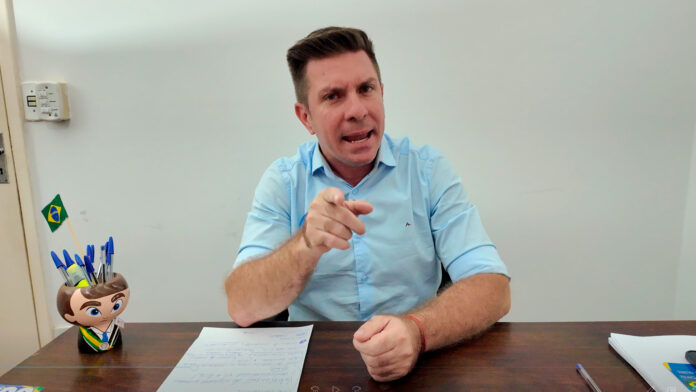 Educação: Tarcísio quer cartão para merenda e material, e cívico-militar