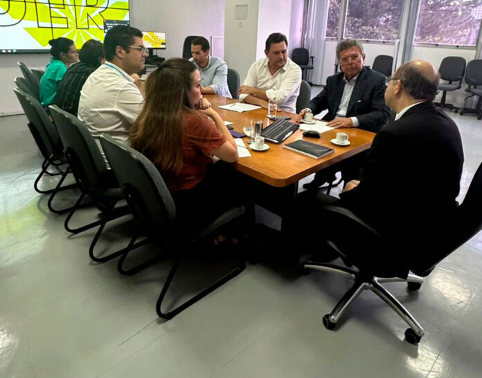 Geninho discute obras viárias para Olímpia em reunião no DER