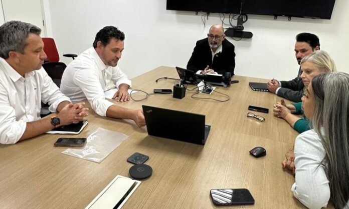 Geninho reúne-se no Centro Paula Souza para ampliar Etec e criar Fatec