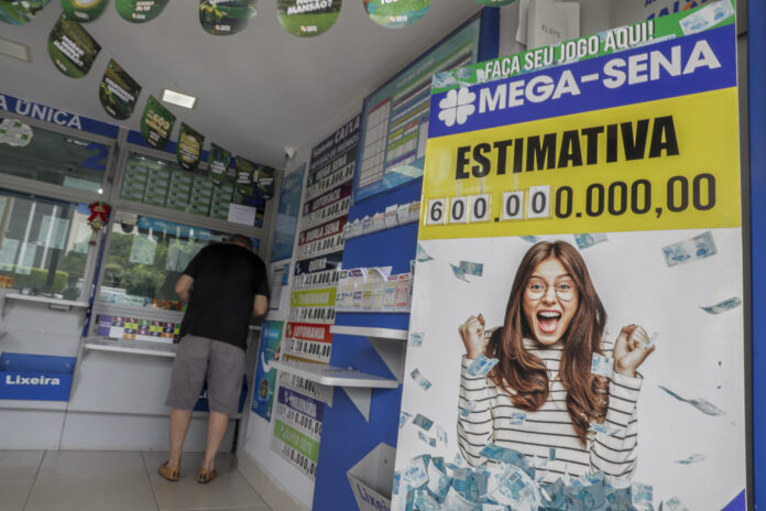 Fila virtual e lentidão marcam apostas para a Mega da Virada 2024