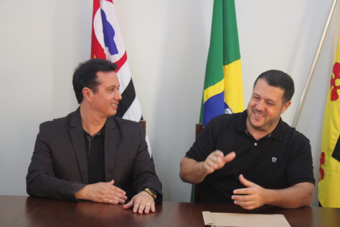 Jornalista Sandro Pires toma posse como vereador em Olímpia