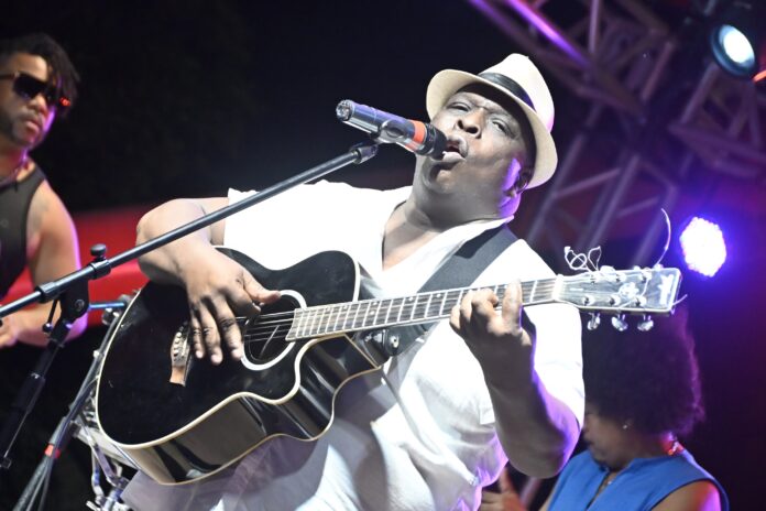 Cultura no Coreto: show, desfile e praça lotada na primeira edição do ano
