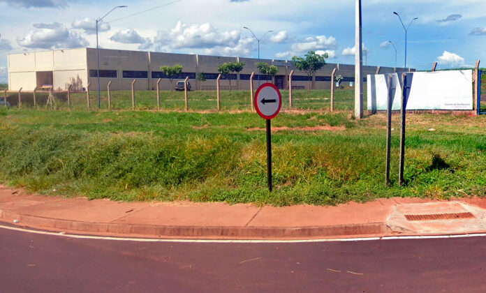 Fachada da Uniesp de Olímpia, agora Fatec e para uso da Etec também