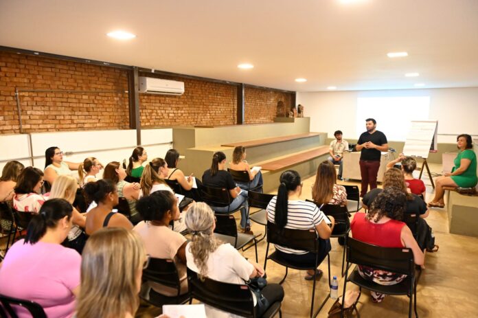 Curso em Olímpia prepara professores para ensinar folclore nas escolas