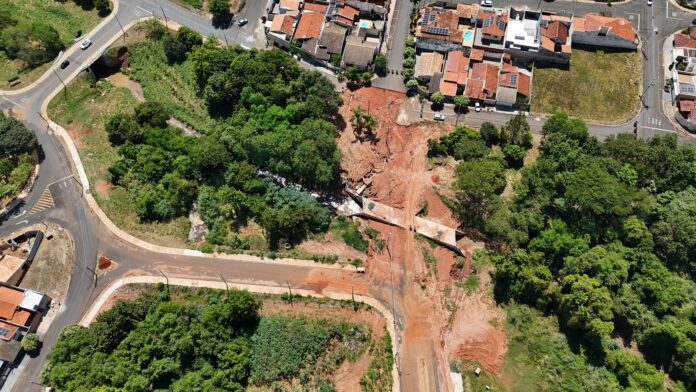 Atraso e rescisão: A busca nova empresa para duplicação de vicinal