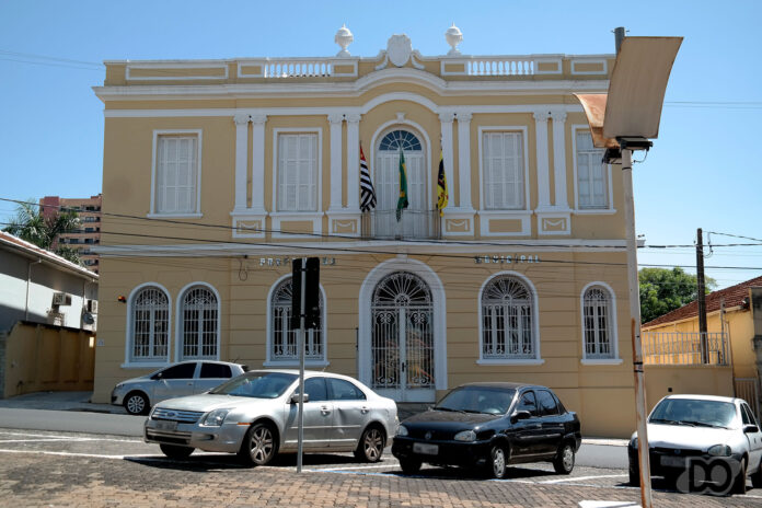 Jornalista e 32 profissionais da Saúde são convocados pela Prefeitura