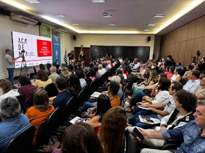Academia do Turismo oferece cursos de idiomas e marketing em Olímpia