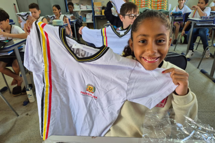 Mais de 8 mil peças: Prefeitura de Olímpia inicia entrega de uniformes
