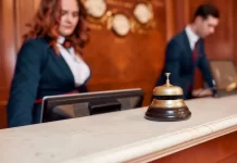 Cursos gratuitos de inglês e recepção são oferecidos em Olímpia. Saiba mais