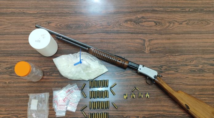 Cabaré da Prainha: PM encontra rifle, drogas e munição no forro
