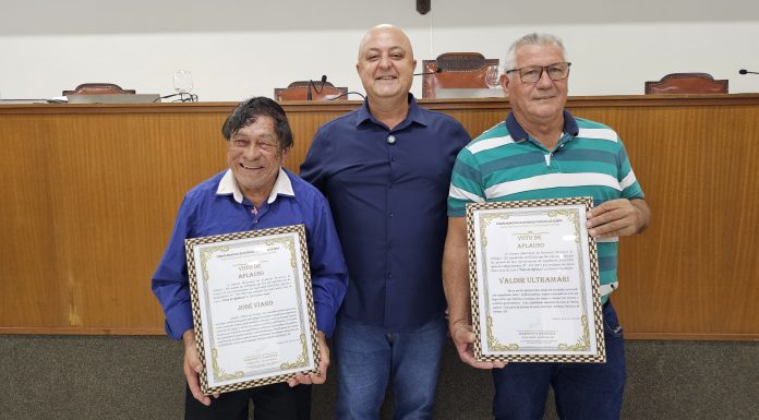 Câmara homenageia dois antigos garçons através de Voto de Aplauso