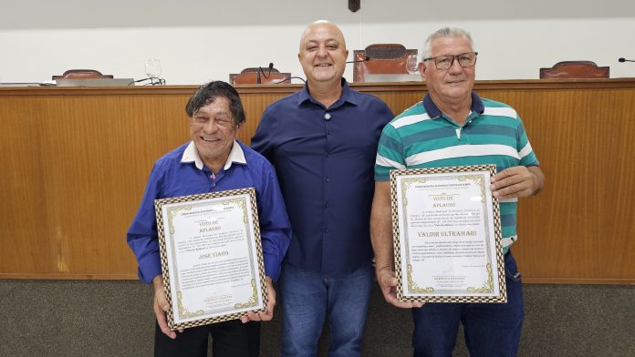 Câmara homenageia dois antigos garçons através de Voto de Aplauso