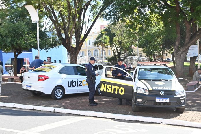 Ubiz Car segue irregular em Olímpia e motoristas são alertados por fiscais