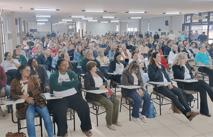 Encontro diocesano formou novos Ministros Extraordinários da Eucaristia